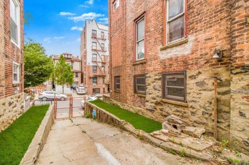 1923 Hennessy Pl, Bronx NY 10453-2910 exterior