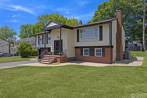 5 Finch Ct, Edison, NJ 08820-2722