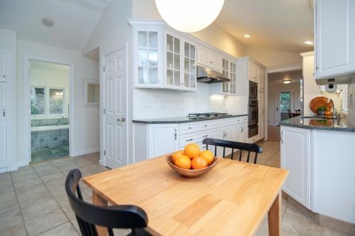 1110 Amostown Rd, West Springfield MA 01089-4309 exterior