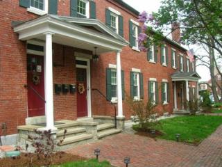 67 Merrimack St, Manchester, NH 03106-1422