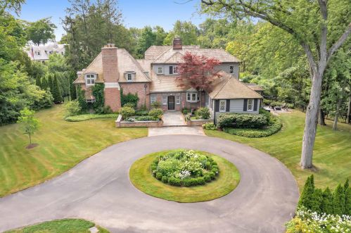 1469 Lilac Ln, Milwaukee WI  53217-2960 exterior