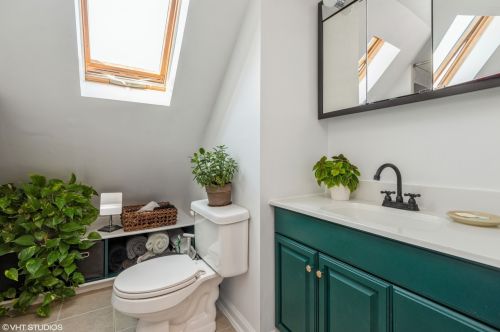 1333 Roscoe St, Chicago IL 60657-6782 exterior