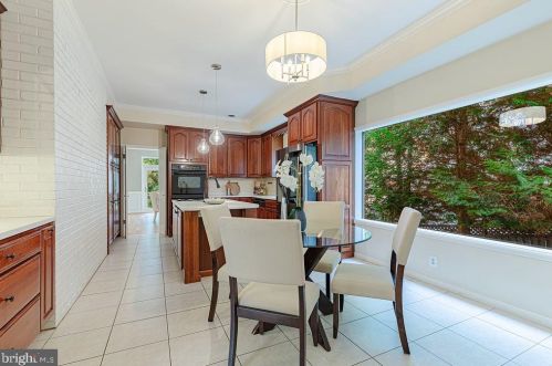 1515 Highwood Dr, Mc Lean VA  22101-5800 exterior