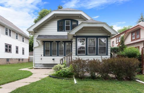 2055 77th St, Milwaukee, WI 53219-1112