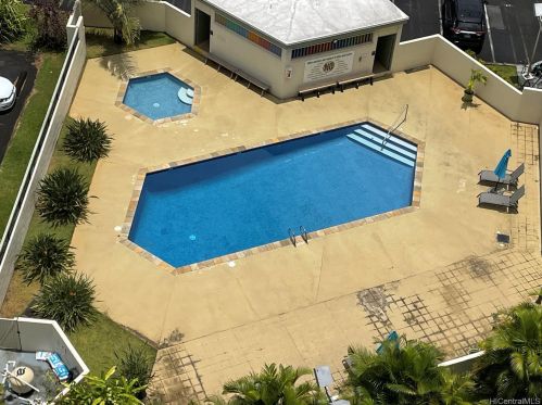 5210 Likini St, Honolulu HI  96818-3034 exterior