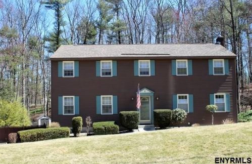 7 Pinewood Dr, Schenectady, NY 12302-4713