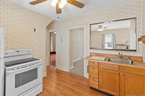 52 Delmont St, Manchester CT 06042-3510 exterior