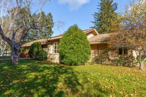 32 Brookshire Rd, Worcester, MA 01609-1252