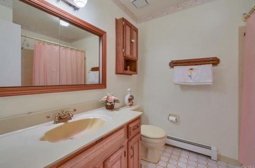 19 Starhaven Ave, Middletown NY 10940-4617 exterior