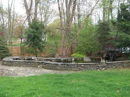 59 Blueberry Hill Rd, Springfield MA  01106-1662 exterior