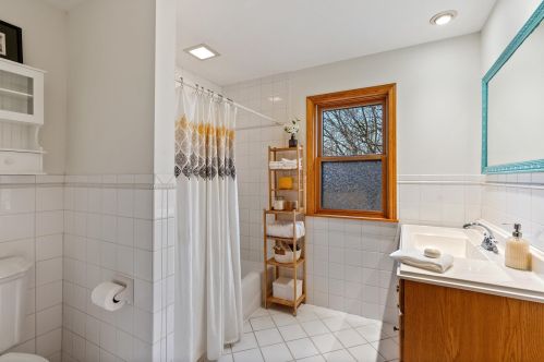 9360 Sleepy Hollow Ln, Milwaukee WI  53217-1242 exterior