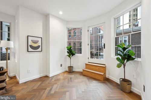 2037 Locust St, Philadelphia PA  19103-5613 exterior