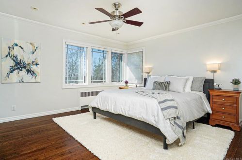 12 Pne Rd, Valhalla NY 10595-1129 exterior