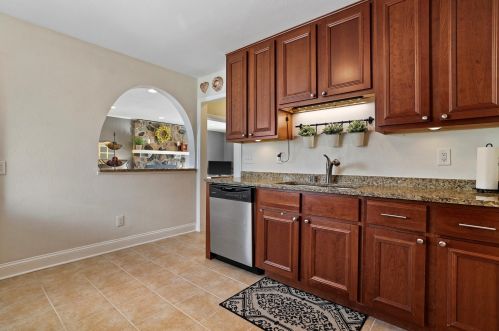 3127 Rochelle Ave, Milwaukee WI 53209-2505 exterior