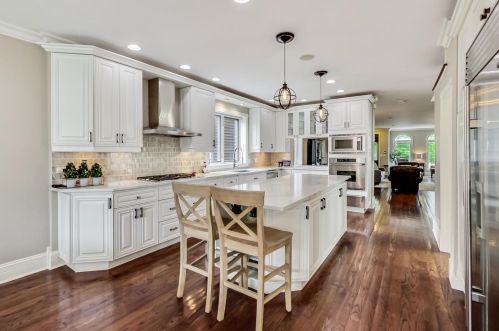 1542 Oakdale Ave, Chicago IL 60657-4024 exterior