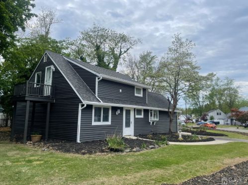 37 Sunrise Rd, Old Bridge NJ  08857-1435 exterior