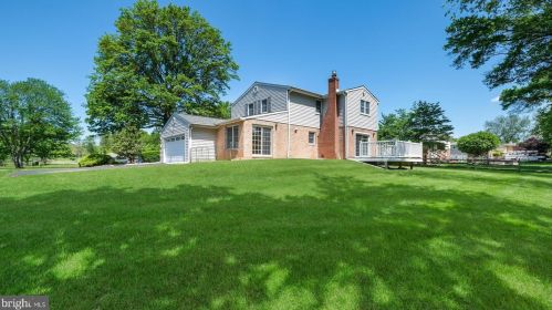 3653 Warfield Dr, Huntingdon Valley PA 19006-3423 exterior