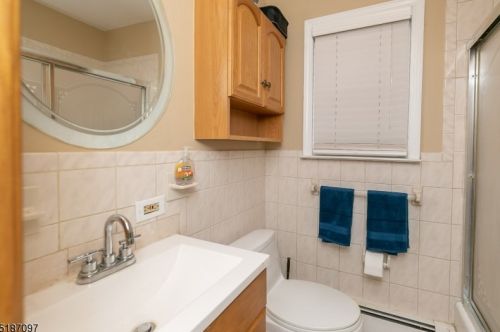 150 Madison Trl, Hopatcong NJ  07843-1519 exterior