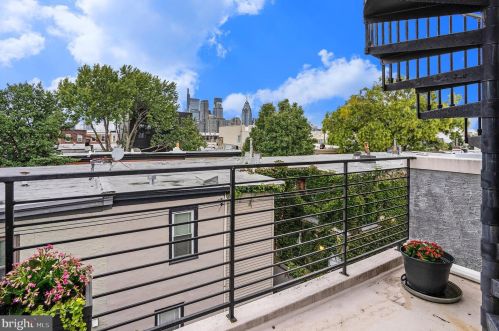 2225 Christian St, Philadelphia PA 19147-3710 exterior