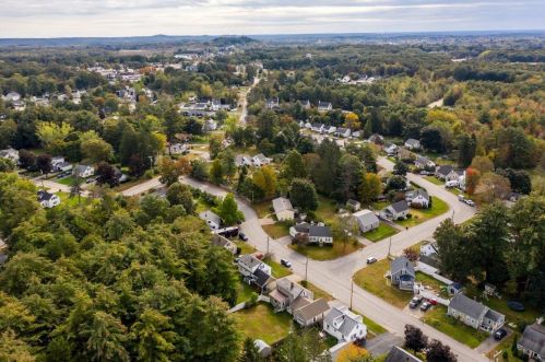 7 Cranbrook Ln, Dover NH 03820-2005 exterior