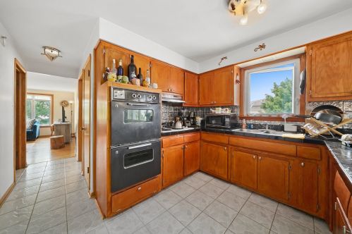 6724 63rd St, Chicago IL 60638-4004 exterior