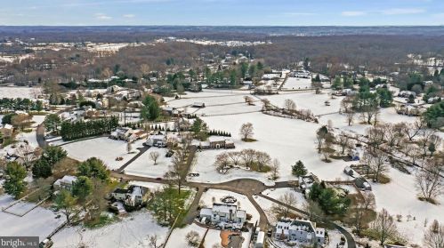 19840 Meredith Dr, Rockville MD 20855-2426 exterior