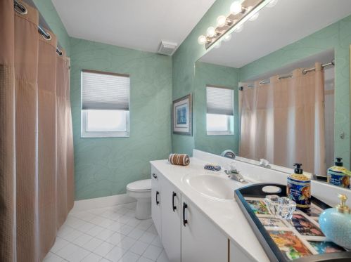 6834 Ashton St, Boynton Beach FL 33437-6040 exterior