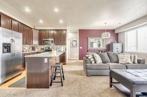 7254 Brittany Town Dr, Taylorsville UT 84084-4609 exterior