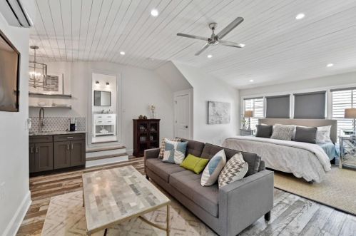 2517 Ellijay Dr, Atlanta GA  30319-3472 exterior