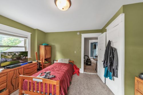 1665 Plainfield Ave, Grand Rapids MI 49505-4704 exterior