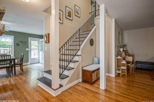 21 Grn Ave, Valley Cottage NY 10989-1806 exterior