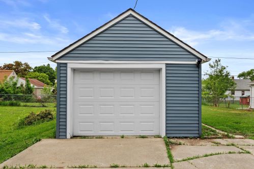 5301 58, Milwaukee WI 53218-4247 exterior