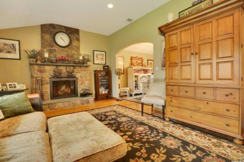 6 Cason Dr, Commack NY 11725-1909 exterior