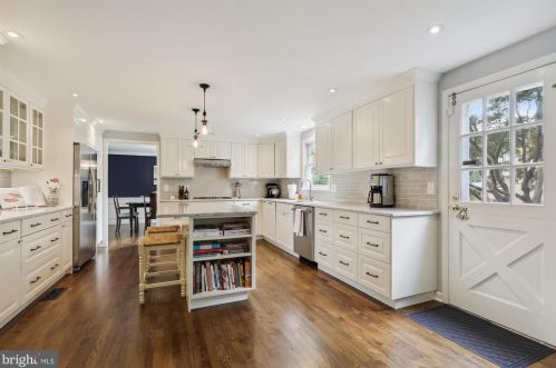 11310 Rolling House Rd, Rockville MD  20852-4539 exterior