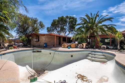 5749 Lee St, Tucson AZ 85719-3900 exterior