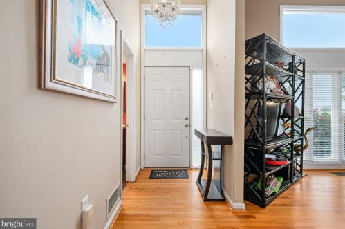 17637 Horizon Pl, Rockville, MD 20855-1349