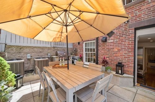 26 Gdn St, Boston MA 02114-3709 exterior