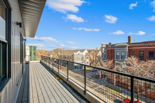 3250 Greenview Ave, Chicago IL 60657-2126 exterior