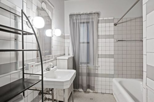 7327 Luella Ave, Chicago IL 60649-4109 exterior