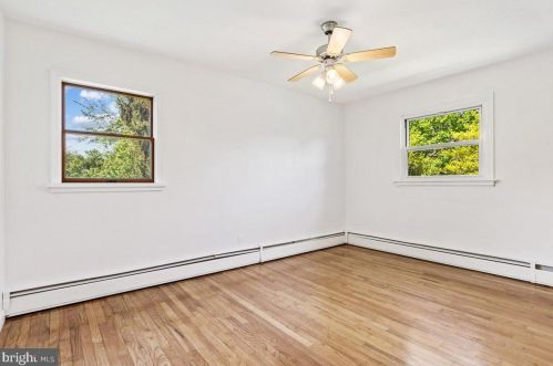 8 Maddock Dr, Trenton NJ 08628-2308 exterior