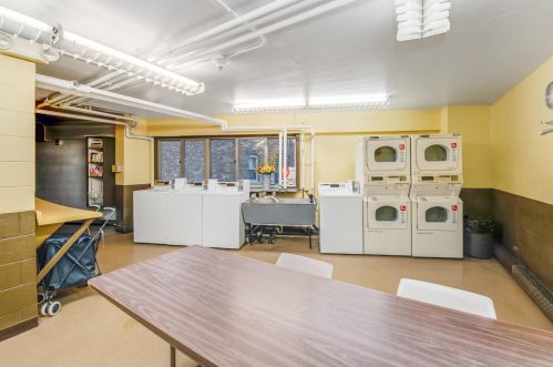 1919 Summit Ave, Milwaukee WI  53202-1301 exterior