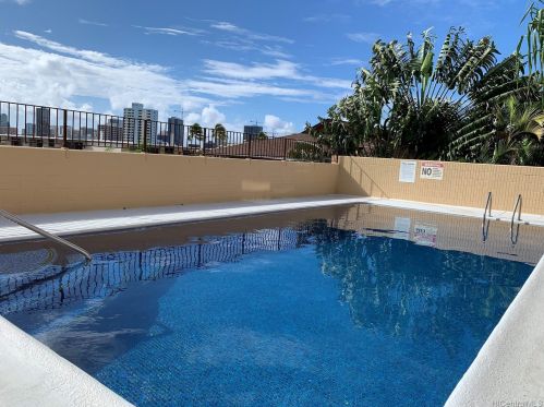 1524 Pensacola St, Honolulu HI  96822-3822 exterior