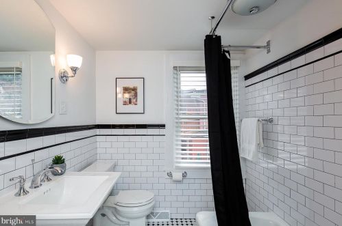 249 New Holland Ave, Lancaster PA 17602-2301 exterior