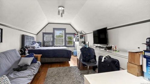 4315 Byron Ave, Bronx NY 10466-1517 exterior