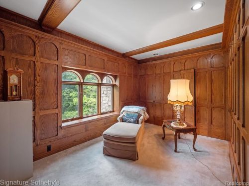 2009 Victoria Hl, Rochester MI exterior