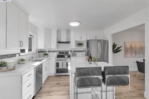 2850 Madeira Way, Concord CA  94523-2023 exterior