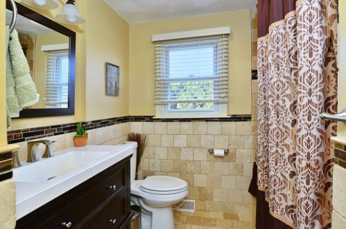 9 Ferncrest Dr, Providence RI 02919-3503 exterior