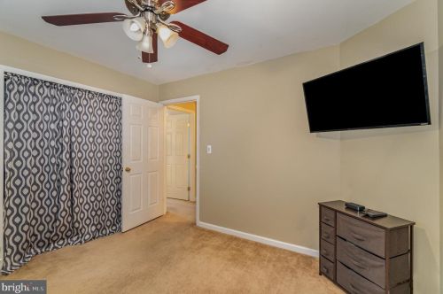 37 Louvain Dr, Hanover PA 17331-8696 exterior