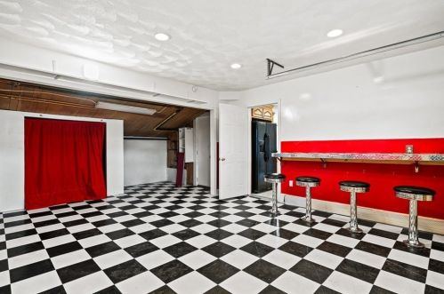 7 Azalea Ln, Peabody MA 01960-4602 exterior