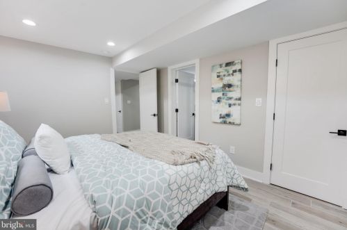 1505 Crestwood Dr, Alexandria VA  22302-2303 exterior